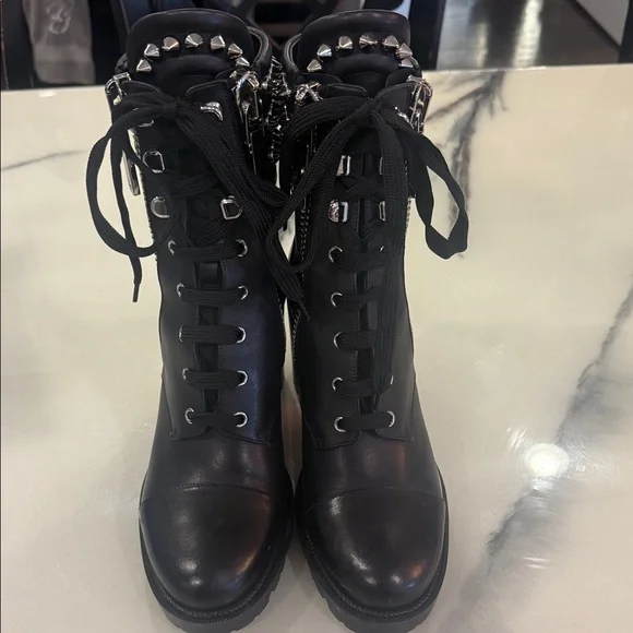 Christian louboutin 40 Black Studded Lace-Up Ankle Boots. Perfect condition - Picture 5 of 9